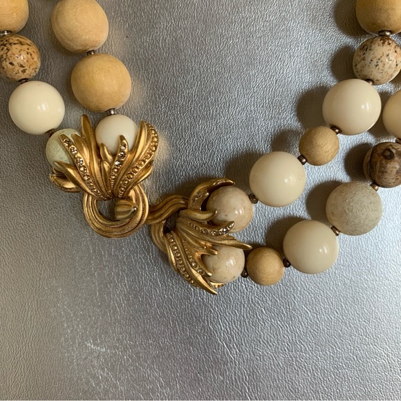 Exquisite Oscar de la Renta Natural Stone Bead Necklace - Picture 5 of 7